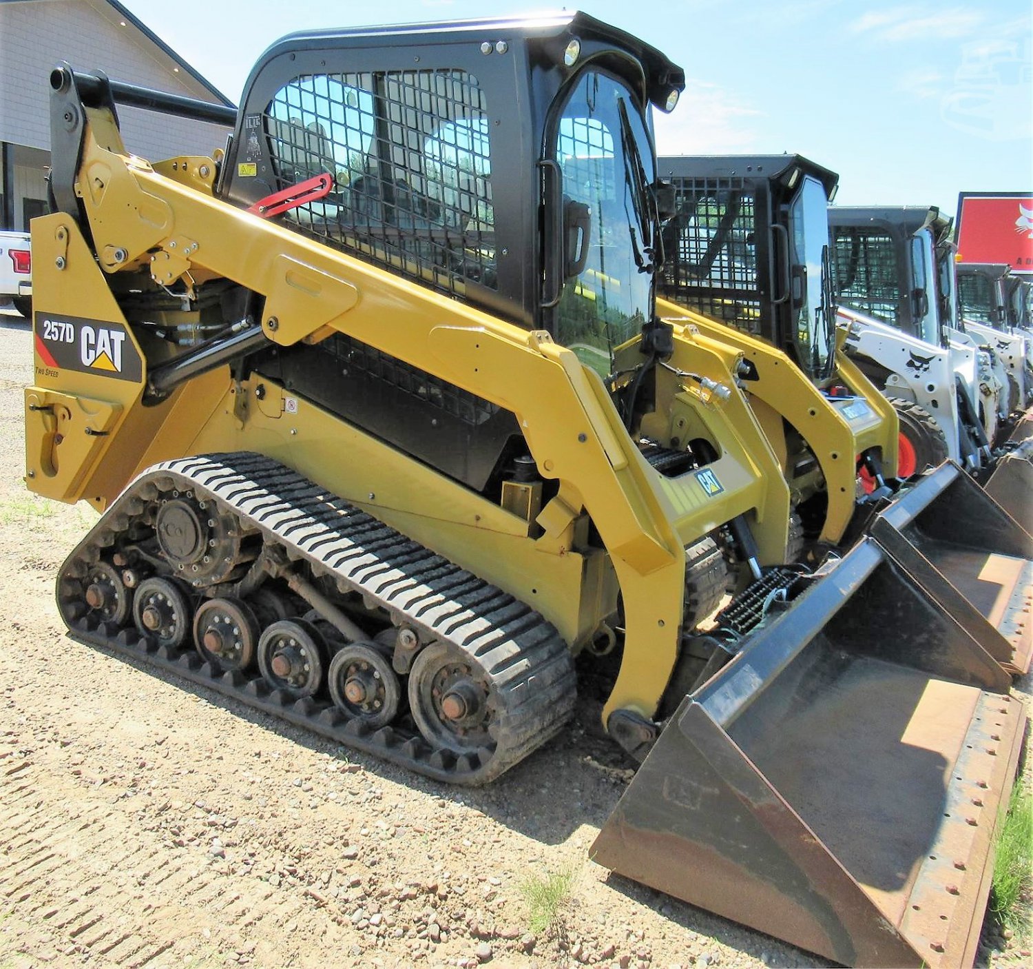 CAT 257D SKID STEER 640 HOURS