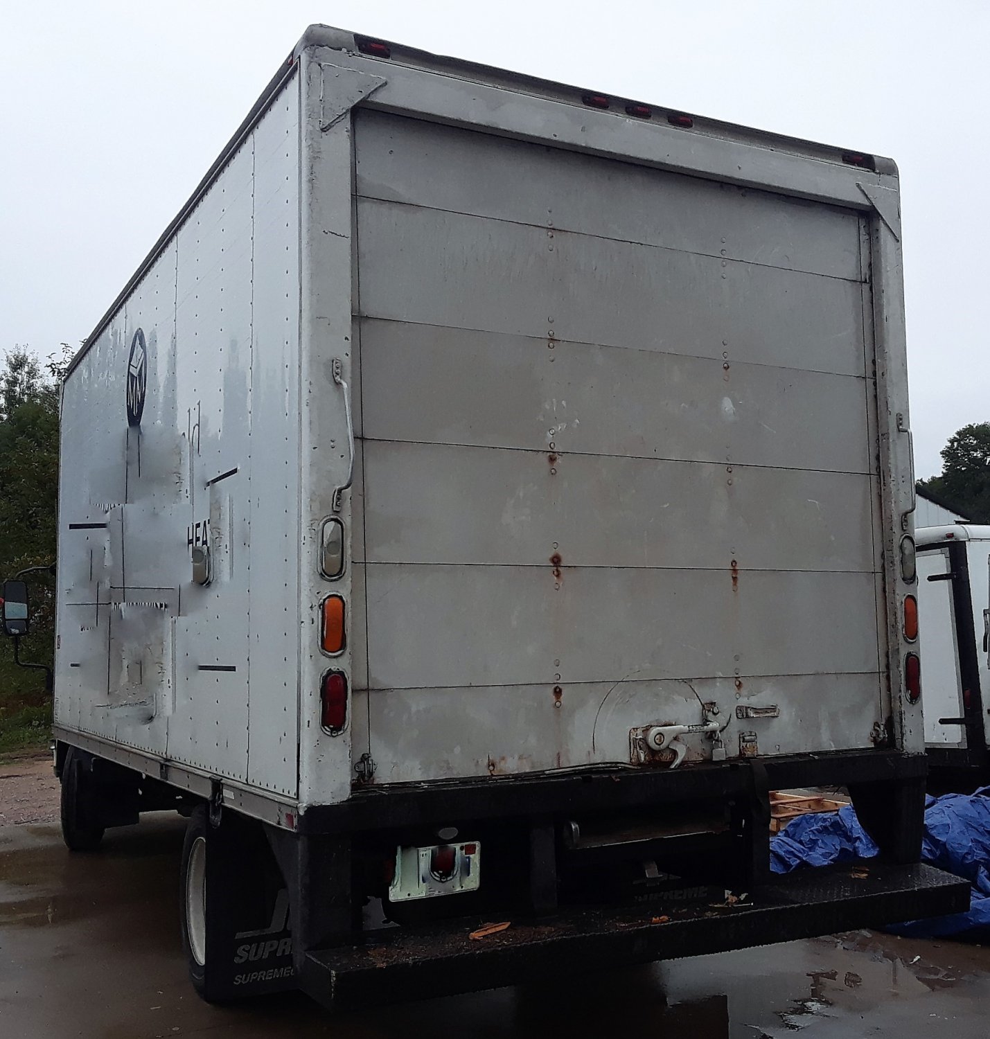 ISUZU NPR 16 FT BOX TRUCK