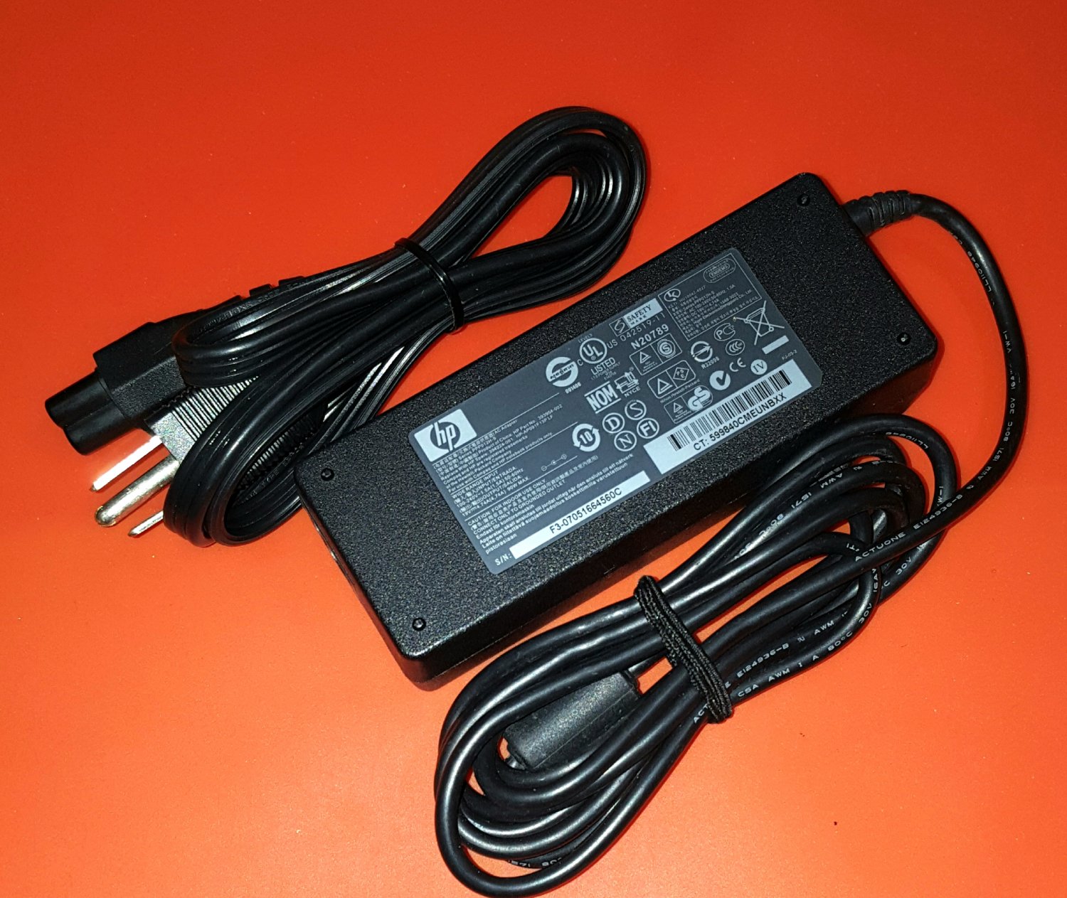 Genuine HP Pavillion DV9000 393954-001 393954-002 90W AC Power Adapter