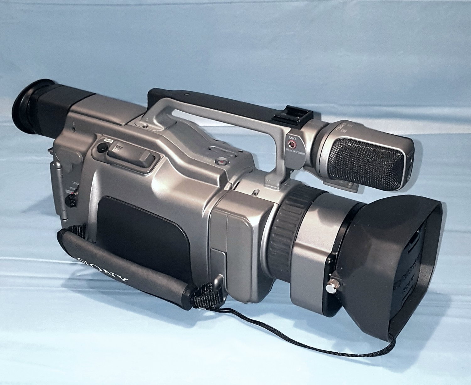 Sony DCRVX1000 Digital Video Professional Camcorder Camera + Extra Lenses