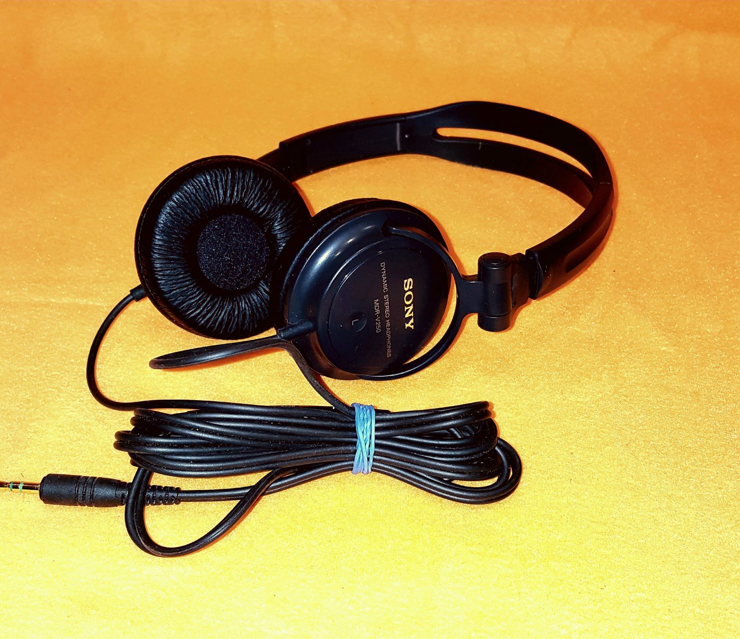 Sony MDRV250 Monitor Series Headphones with Inline Volume Control
