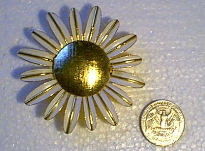 Avon Daisy Pin w Perfume Locket Compartment