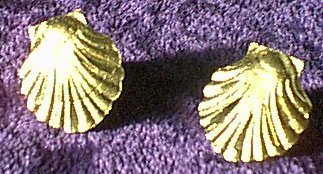 Small Scallop Seashell Earrings Gold Plated ?