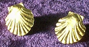 Small Scallop Seashell Earrings Gold Plated ?