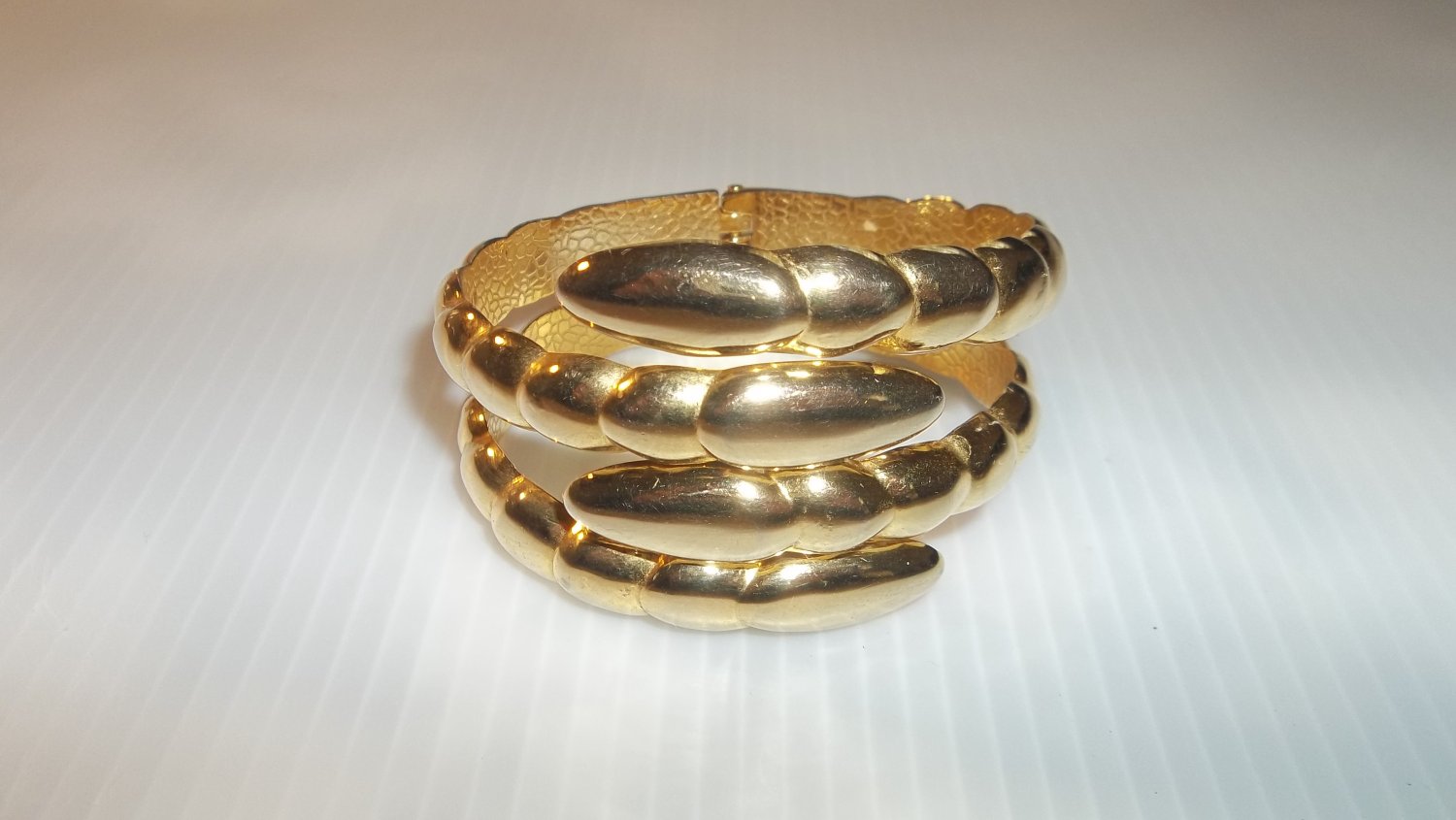 Unique Claw Style Hinged Bangle Bracelet