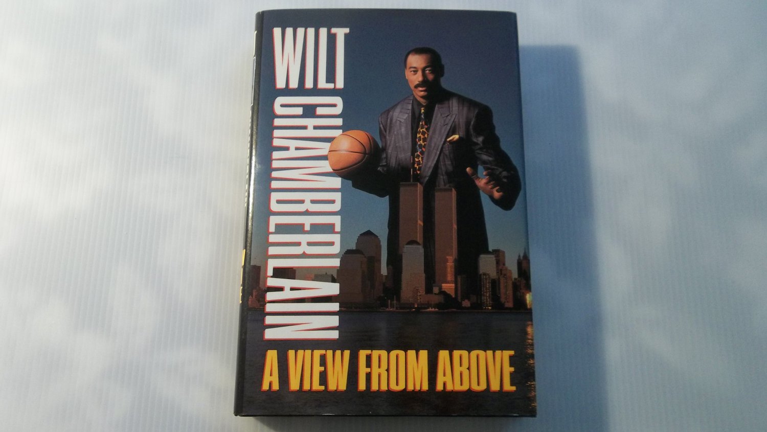 Wilt Chamberlain NBA HOF Signed Hardcover Book Rare Inscription