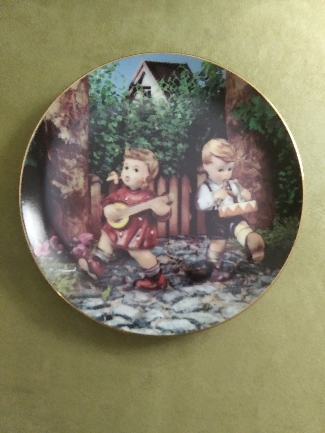 MJ Hummel Private Parade Little Companions 23K Gold Trim 8" Collector's Plate S6108 Danbury Mint
