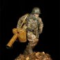 1/16 Resin Figure Model Kit WW2 German Panzer Grenadier Anti-tank On Battlefield