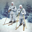 1/35 Resin Figure Model Kit Unassembled Unpainted Soviet Winter Soldier Skiing