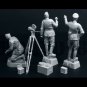 1/35 Resin Figure Model Kit GERMAN (3 FIGURES WITH device) WWII WW2 Unpainted