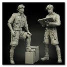 1/35 Resin Figure Model Kit British Soldiers Inspect Battlefield WWII Unpainted