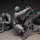1/35 Resin Figure Model Kit Russian Antitank Team Loading Weapon WWII Soldiers