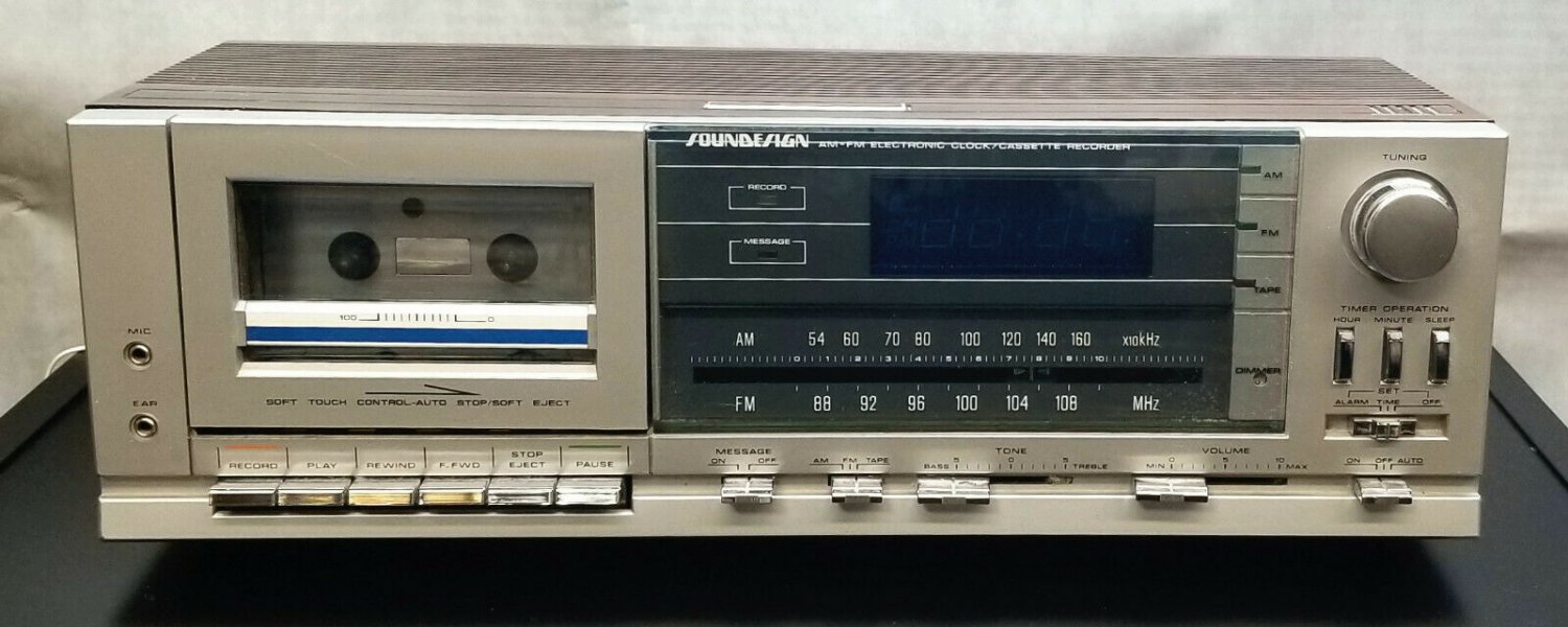 Retro / Vintage Soundesign 3852 AM/FM/Cassette Play/Record Clock Radio