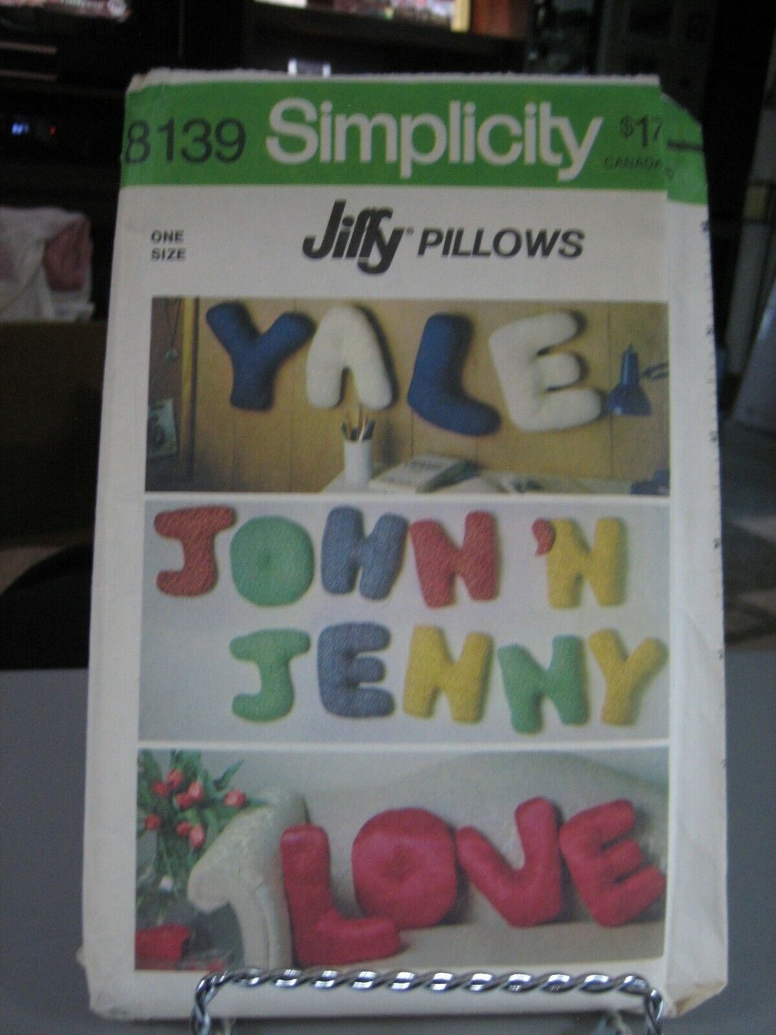 Simplicity 8139 Jiffy 13" Alphabet Pillows Pattern