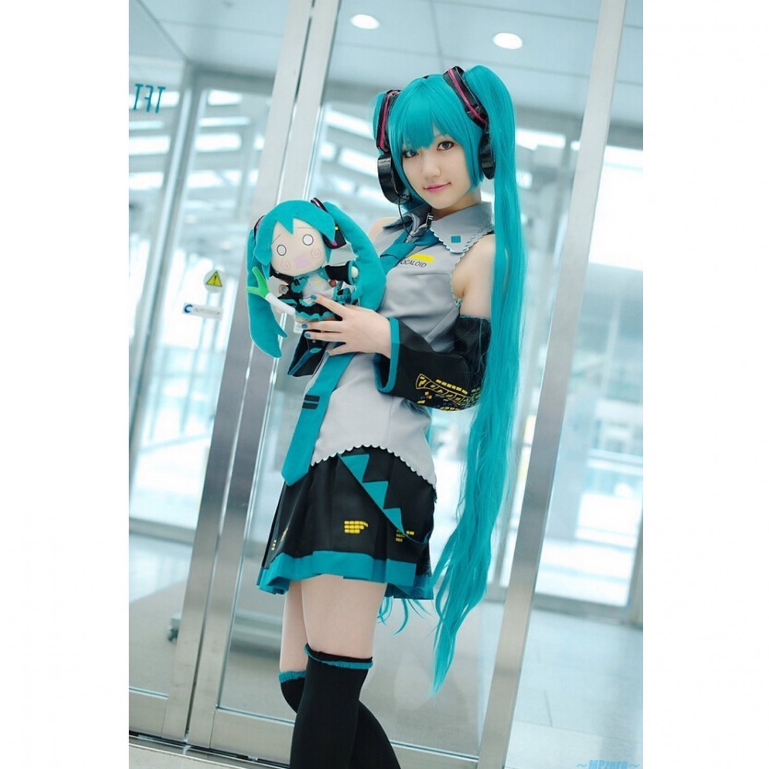 Full Set Vocaloid Hatsune Miku Cosplay Costume Anime Dress Socking Gauntlets Tie Belt