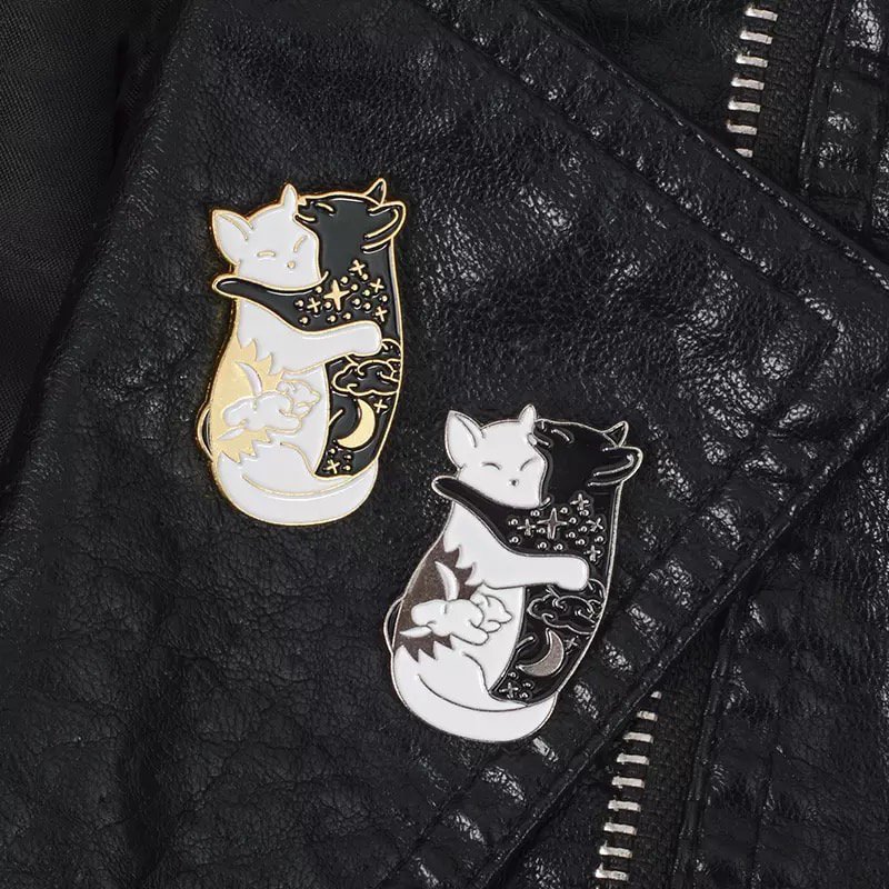 Hugging Cat Kitten Enamel Pin Brooches Badge Pin Jewelry Accessories Japanese Korean