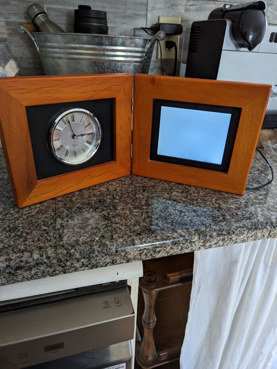 Digital Photo Frame Video Music & Clock&Acirc;&nbsp;Coby Wood Frame 5.6-Inch Gift Album&Acirc;&nbsp;