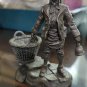 THE DUSTMAN  FINE PEWTER FIGURINE  FRANKLIN MINT 1977 4"x3"