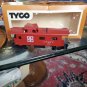 TYCO HO SCALE  IN BOX 8 WHEEL CABOOSE SANTA FE 327J:350 Train Car