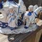 VINTAGE BLUE & WHITE GEORGE & MARTHA WASHINGTON FIGURINE