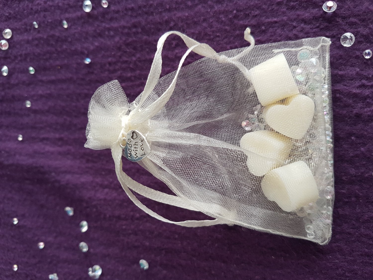 100 Wedding Favour gifts scented heart wax melts in organza bag