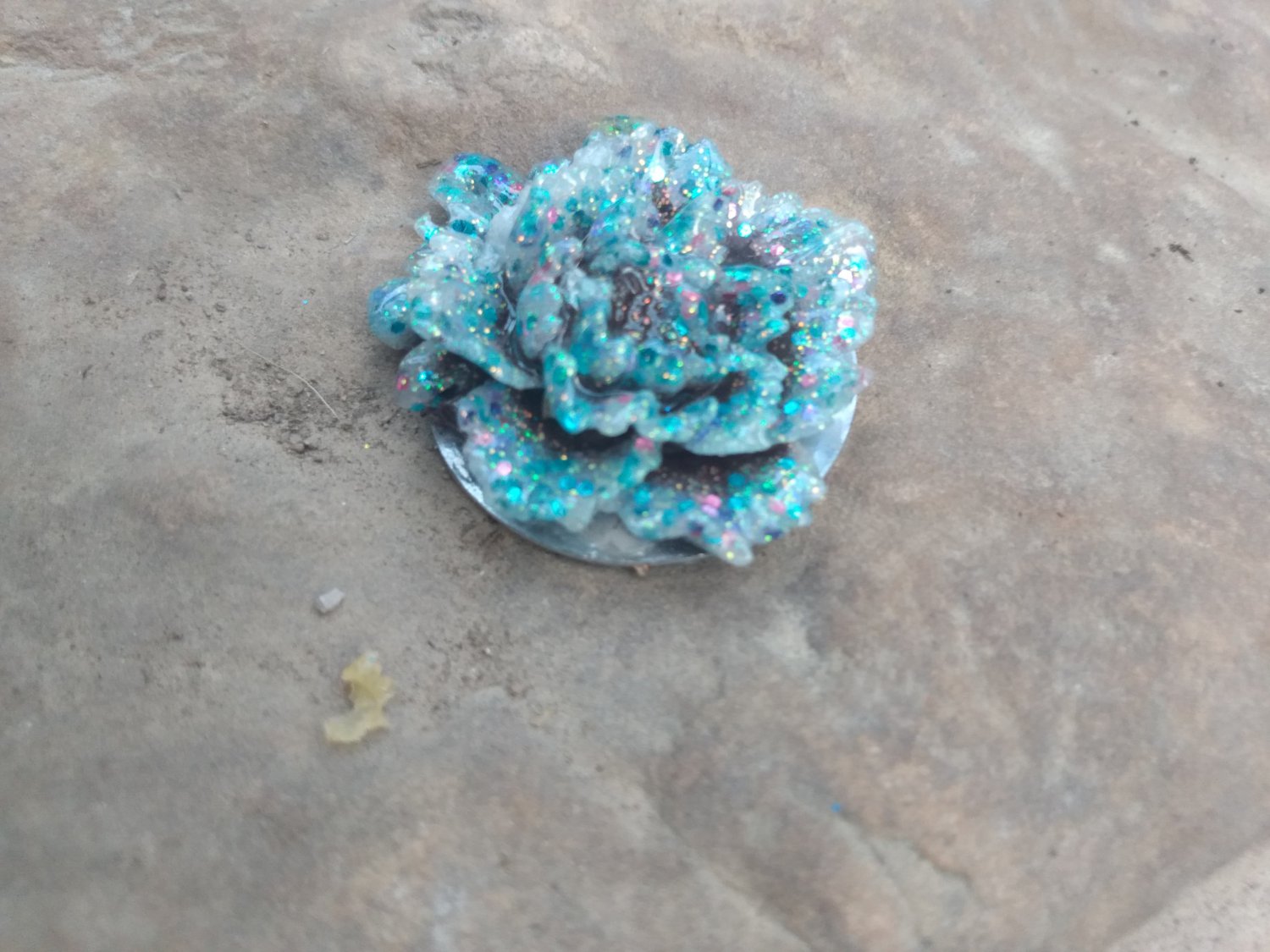 Frosted rose pendant
