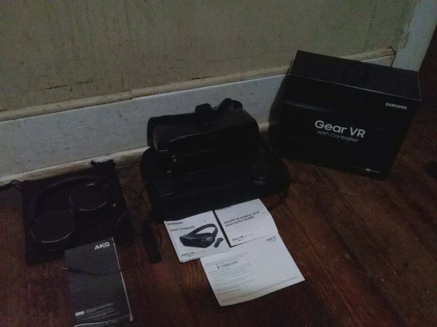 Gear VR brand new with controller Samsung,Amy,complete package