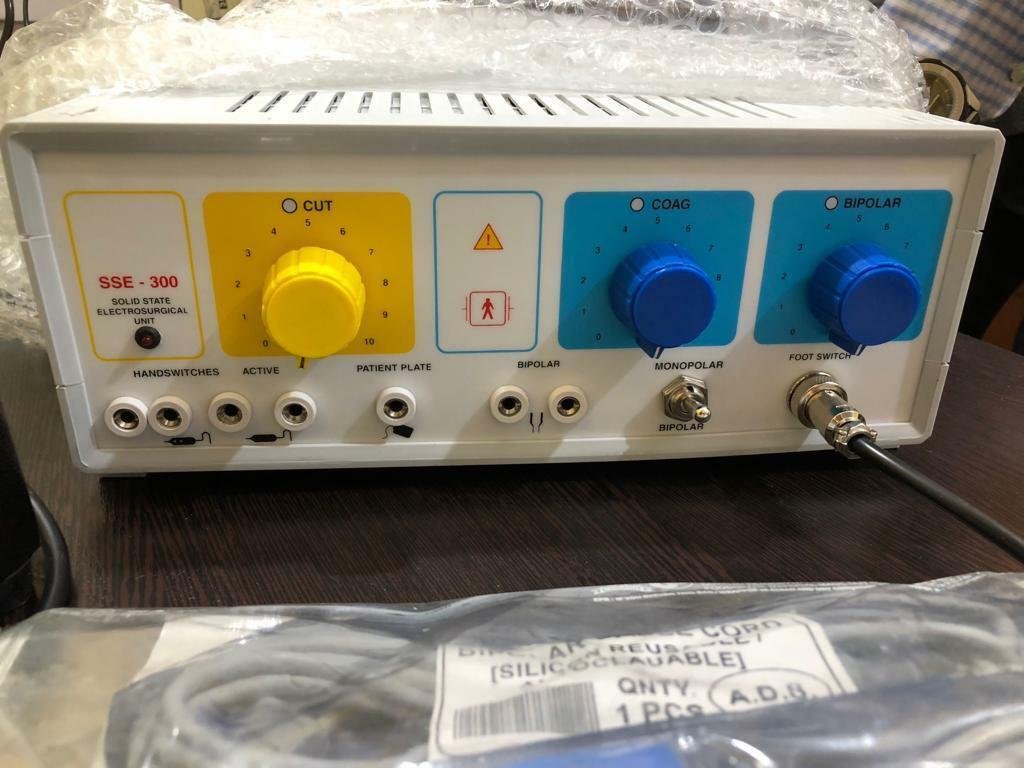 New Electrosurgical 300 Watt Cautery Diathermy Monopolar Bipolar Analog Model SD