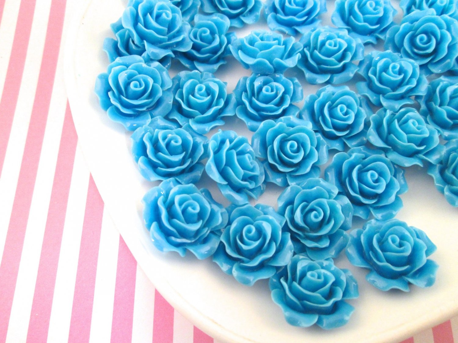 10 Blue Rose Cabochons 20mm