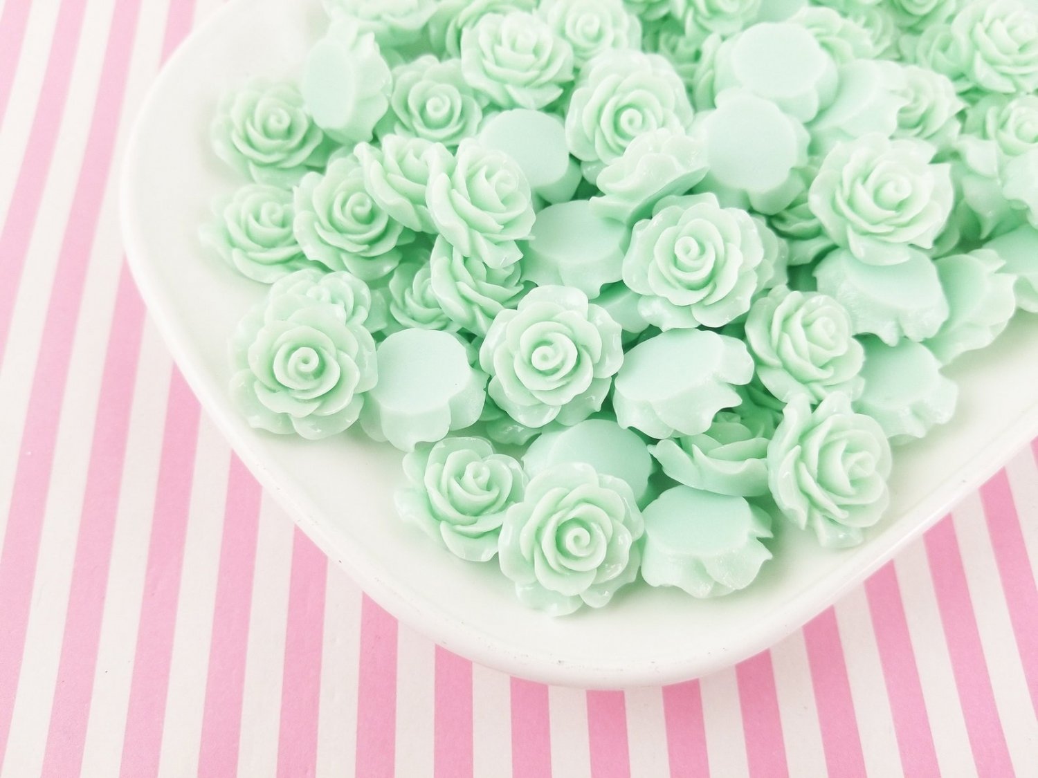 10 Mint Rose Cabochons 20mm