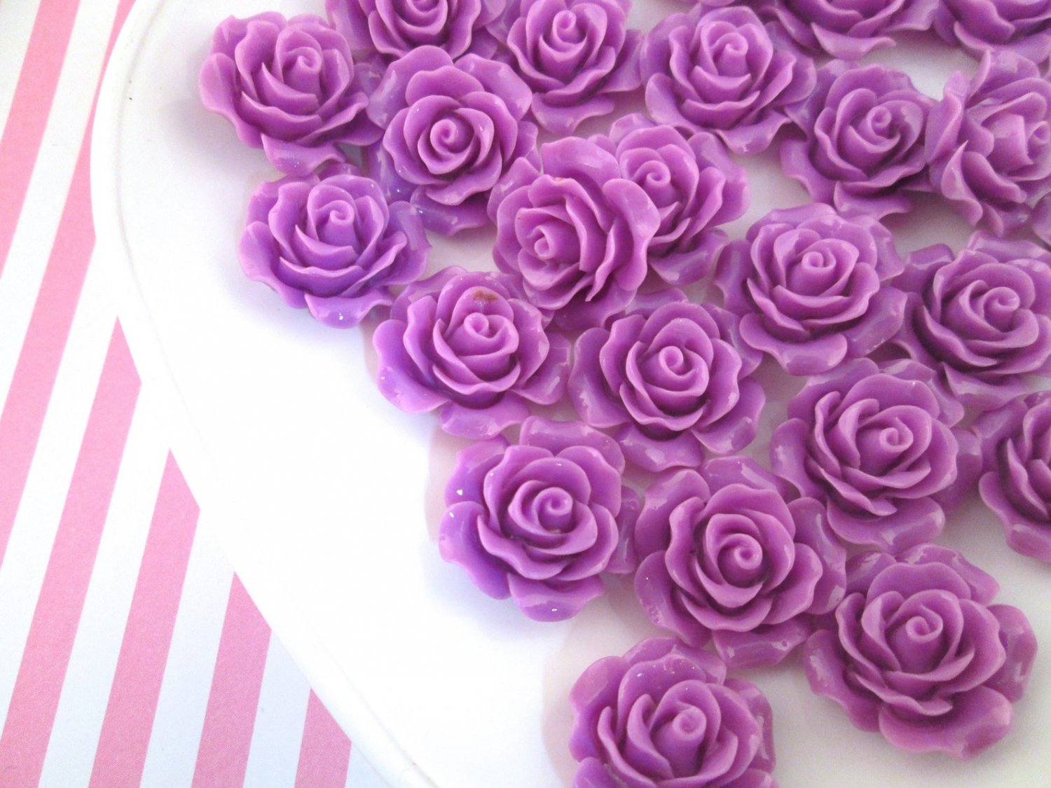 10 Purple Rose Cabochons 20mm