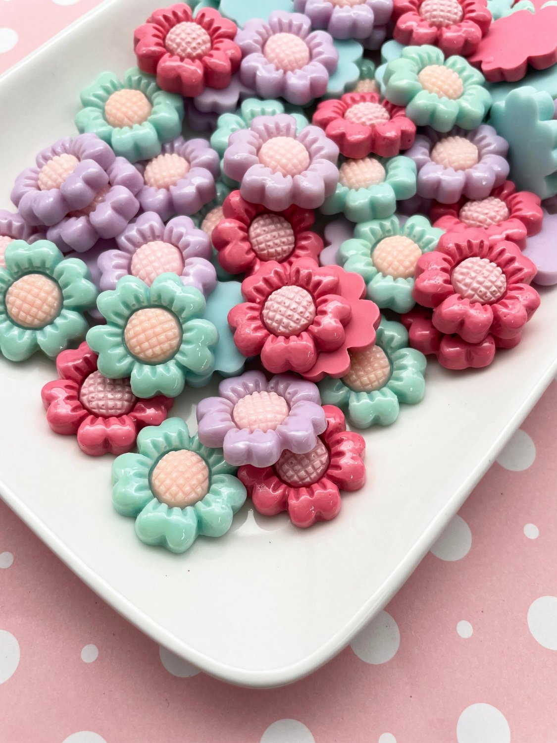 9 Pastel 25mm Flower Cabochons 20mm Flat Backed Resin Cabs, 1122