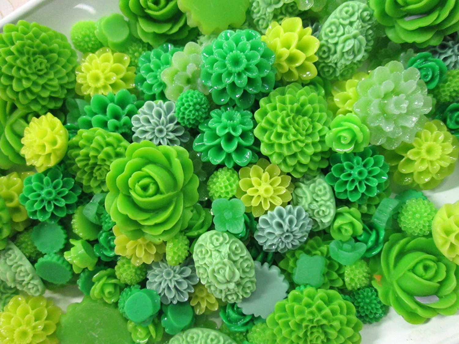 25 Piece Green Mix Flower Cabochons Grab Bag 25pc Roses Mums (DESTASH SALE) F672