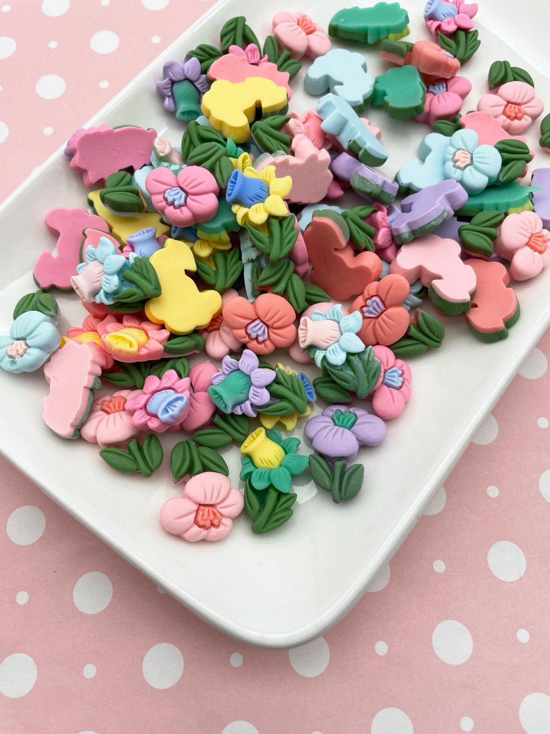 10 Flower Cabochons 20-25mm Flat Backed Resin Cabs, 1017
