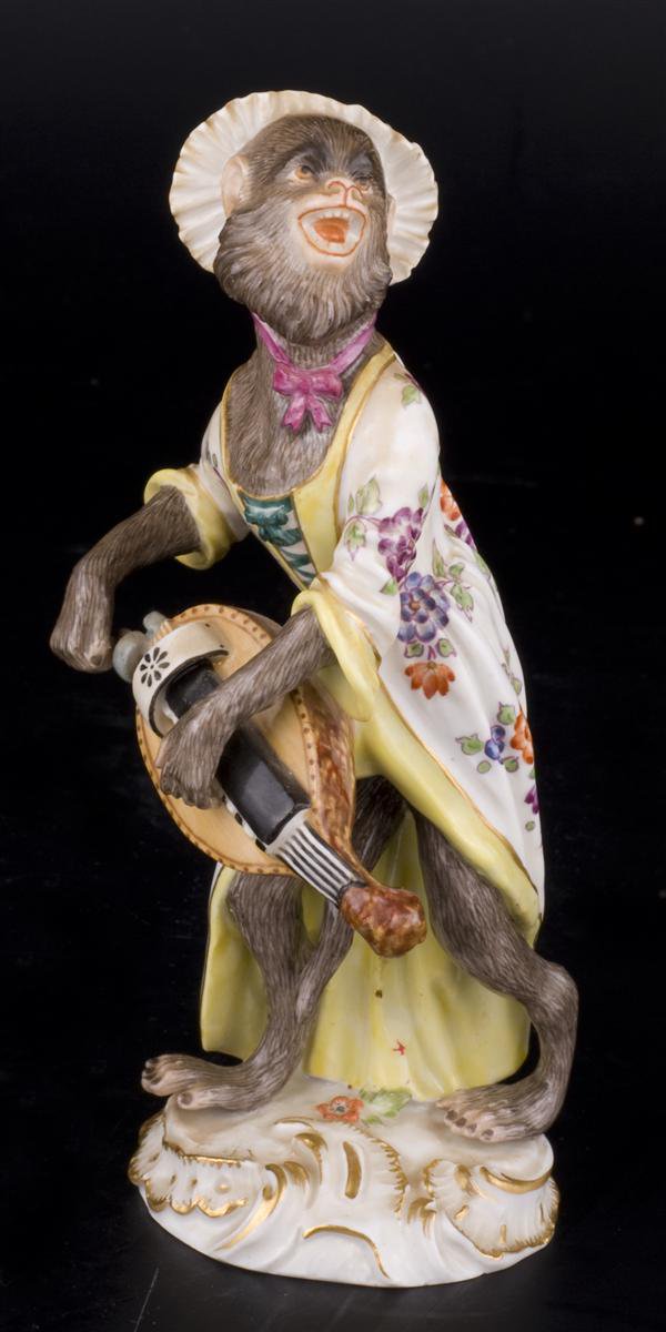 Decor Art. Germany. Meissen Figurine. Hurdy-gurdy woman.