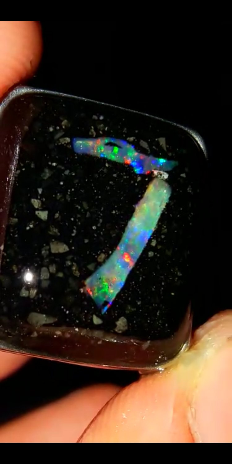 Black Opal Kalimaya Banten Unique