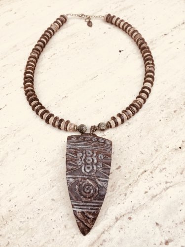 Coconut beaded necklace with ethnic style coconut shell pendant