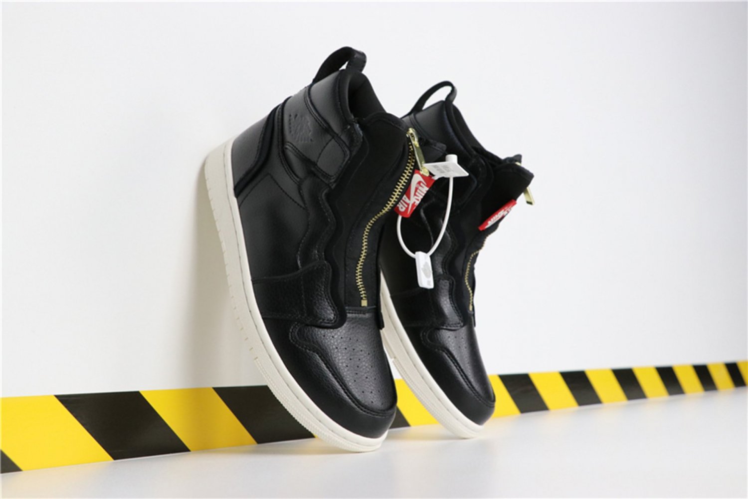 Air Jordan 1 High Zip &acirc;��Triple Black&acirc;�� AQ3742-016