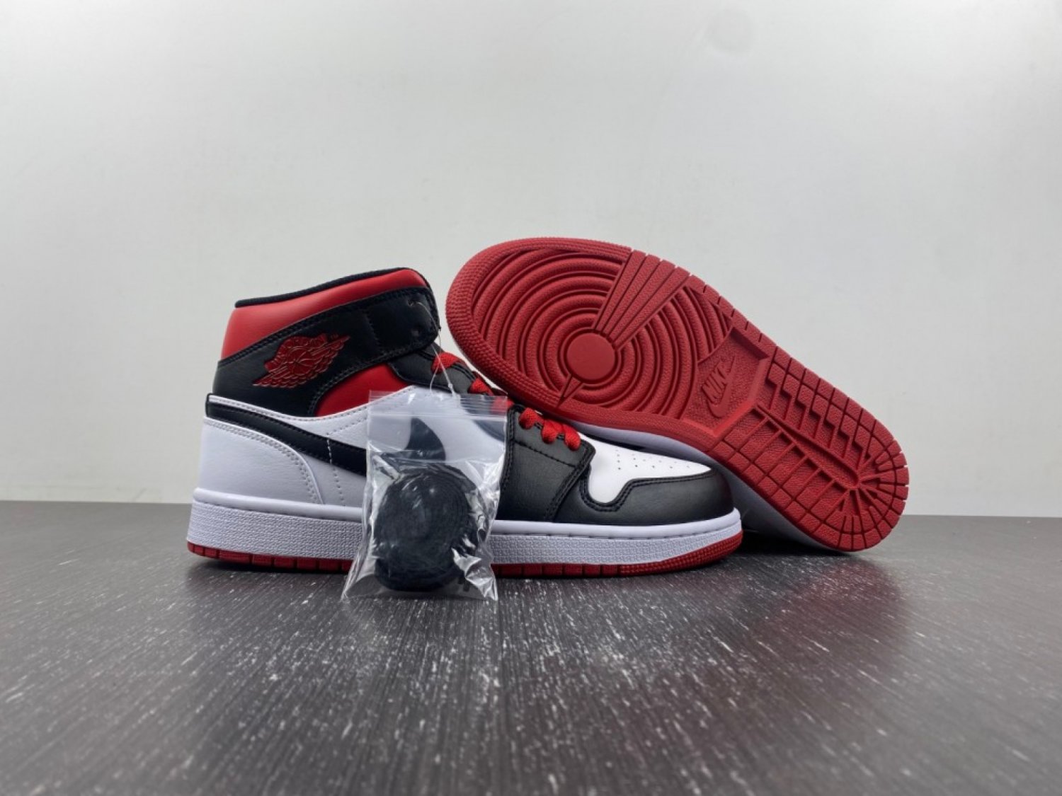 Air Jordan 1 Mid &acirc;��Black Toe&acirc;�� WhiteBlack-Gym Red