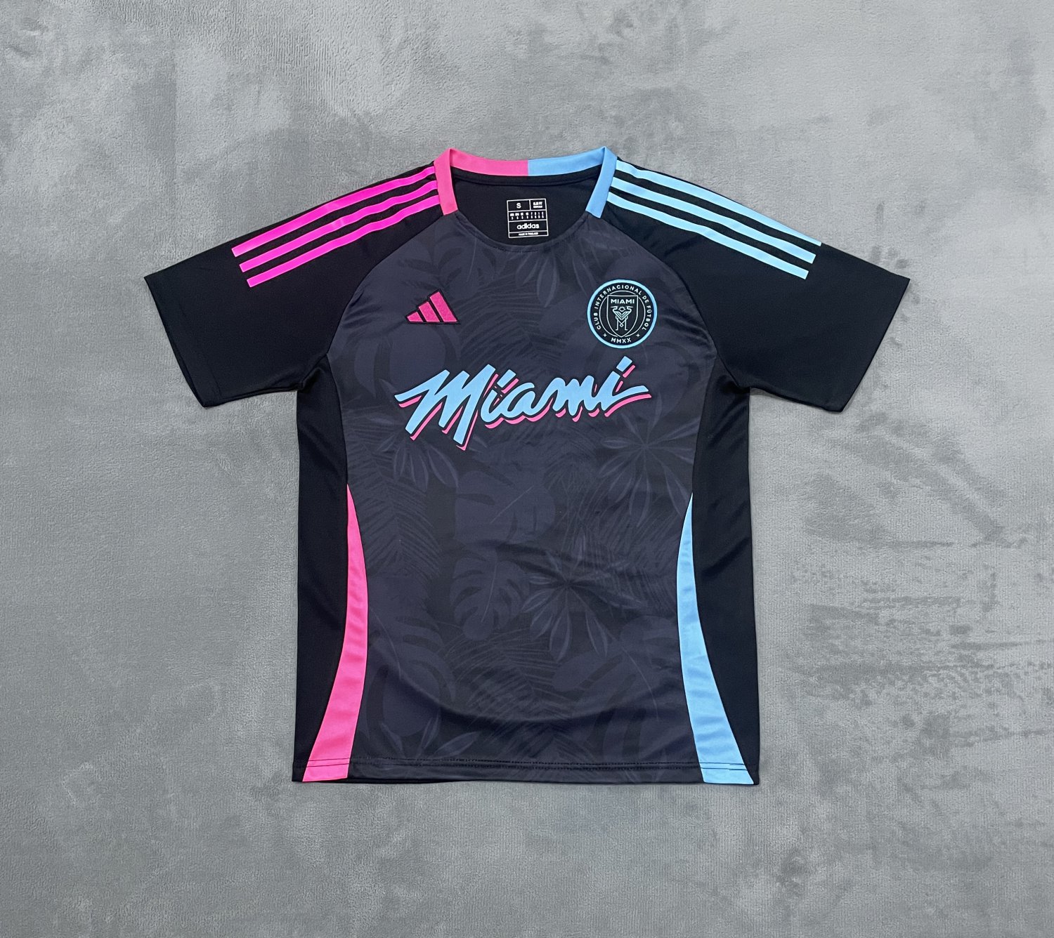Men dressed in black Miami pre match football jersey 24-25