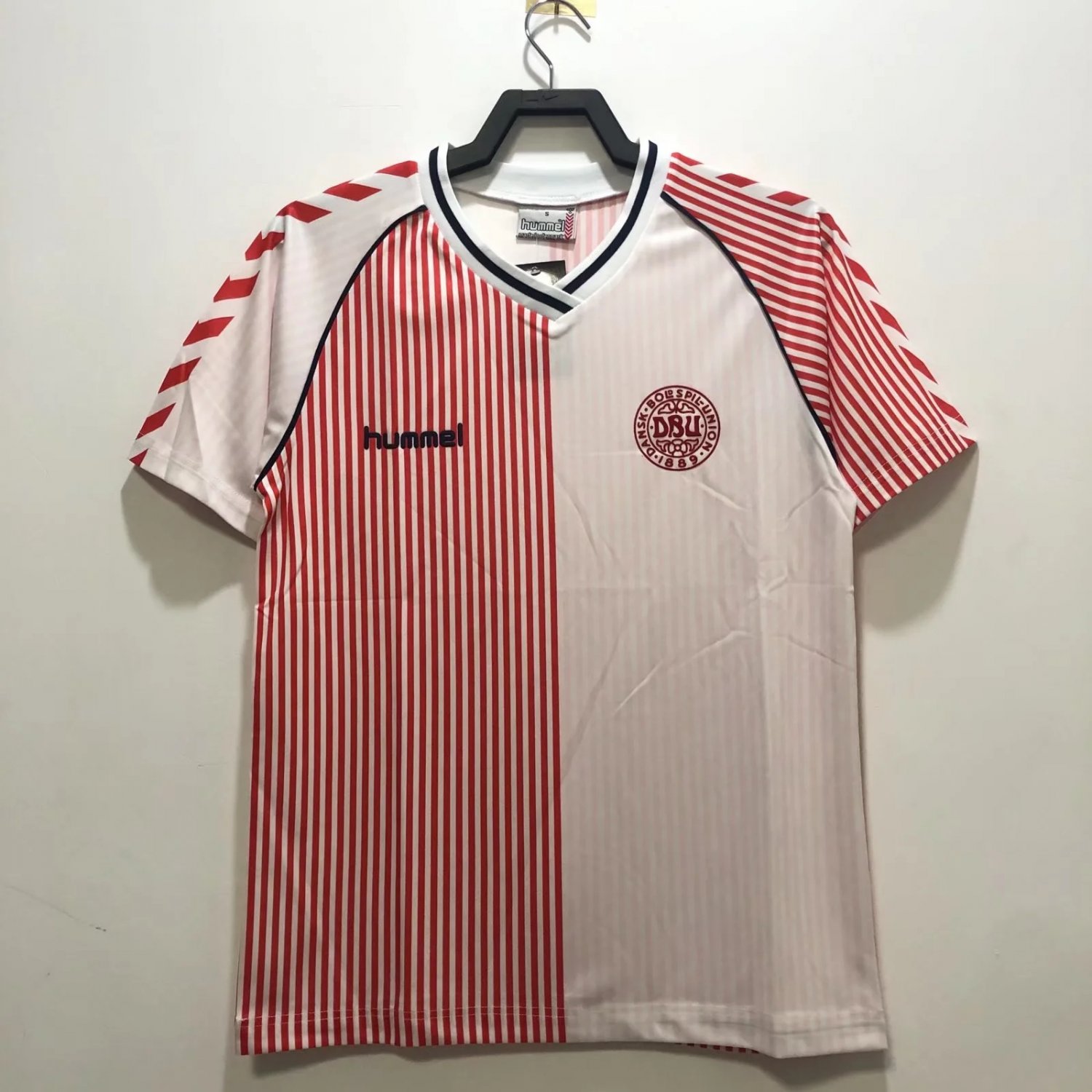 Retro 1986 Denmark away soccer jersey