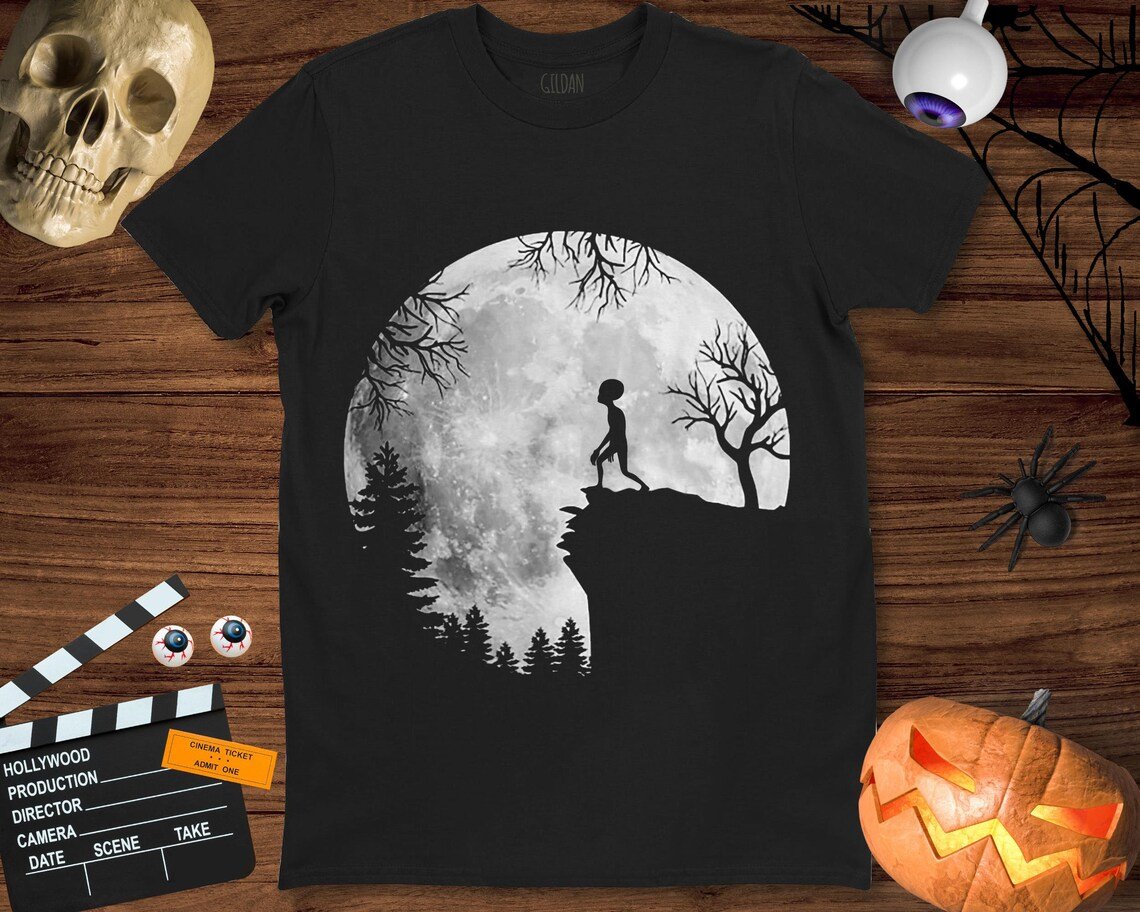 Alien UFO And Moon Halloween Classic Poster Unisex Gift T-Shirt