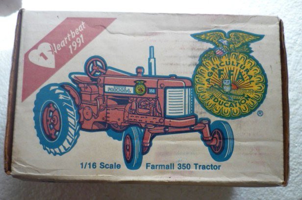 Ertl Farmall 350 Tractor 1991 Iowa FFA 1st Edition Toy Tractor 1/16 in Box