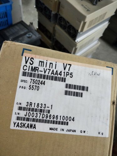 Yaskawa  CIMR-V7AA41P5 New in box 1PCS
