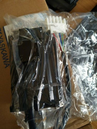YASKAWA AC SERVO MOTOR  SGMPH-A5A1A-YR11 NEW EXPEDITED SHIPPING