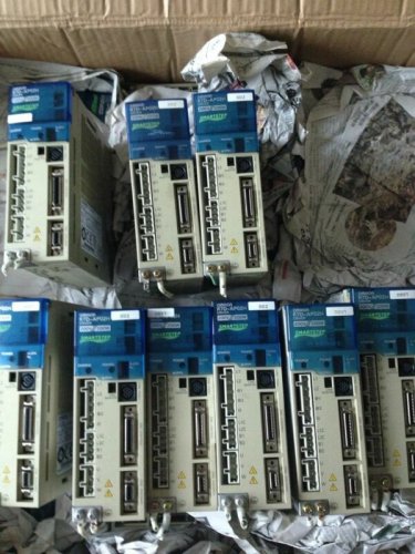  OMRON AC SERVO DRIVER R7D-AP01H EXPEDITED SHIPPING