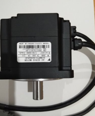 NEW ORIGINAL YASKAWA AC SERVO MOTOR SGMPH-02AAA41  EXPEDITED SHIPPING