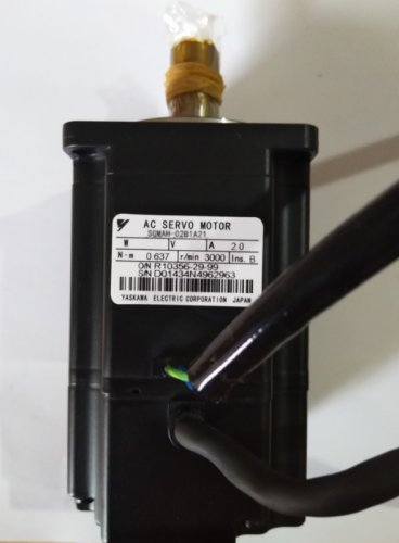 YASKAWA AC SERVO MOTOR SGMAH-02B1A21  NEW ORIGINAL EXPEDITED SHIPPING