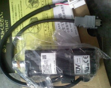 YASKAWA AC SERVO MOTOR SGMAH-01AAA41 NEW ORIGINAL 100W  0.91A 0.318NM 3000r/m