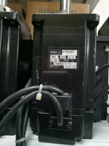 USED OMRON AC SERVO MOTOR R88M-W75030T R88MW75030T EXPEDITED SHIPPING